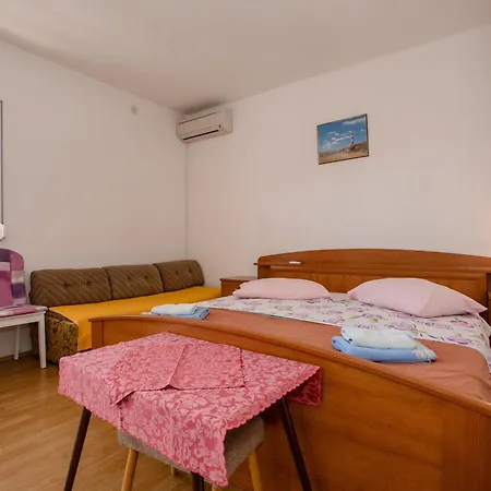 Tina- Balkonen Mit Pool,parking,garten,grill,terrassen *
