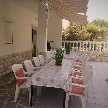 Apartment Tina- Balkonen Mit Pool,parking,garten,grill,terrassen *