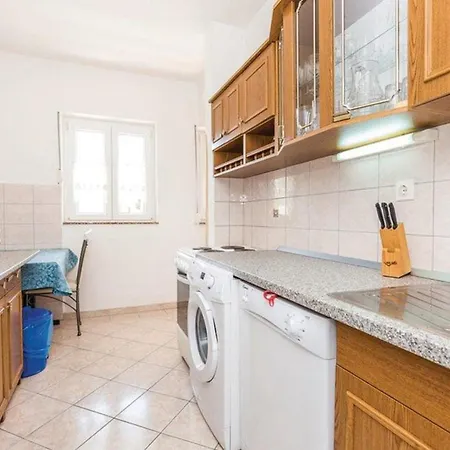 Tina- Balkonen Mit Pool,parking,garten,grill,terrassen Apartment Palit