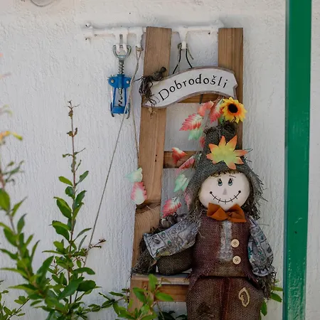 Tina- Balkonen Mit Pool,parking,garten,grill,terrassen Palit