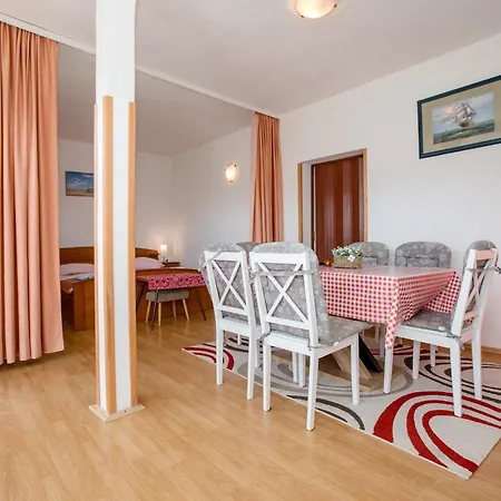Tina- Balkonen Mit Pool,parking,garten,grill,terrassen * Palit