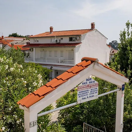 Tina- Balkonen Mit Pool,parking,garten,grill,terrassen Apartment *