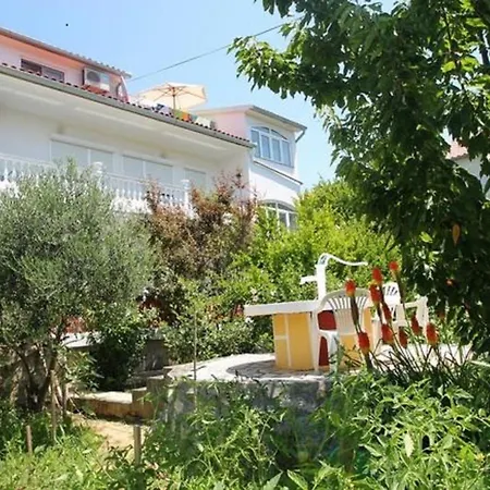 Tina- Balkonen Mit Pool,parking,garten,grill,terrassen Apartment Palit