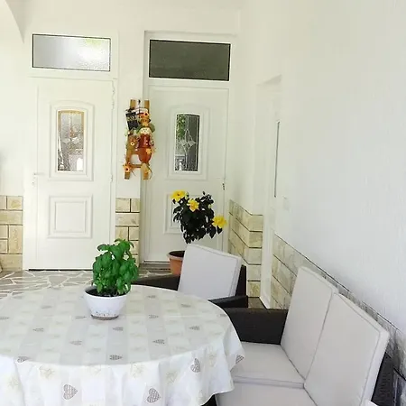 Tina- Balkonen Mit Pool,parking,garten,grill,terrassen Apartment *