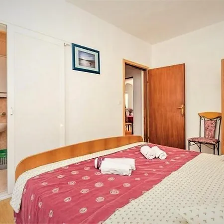 Tina- Balkonen Mit Pool,parking,garten,grill,terrassen Apartment *